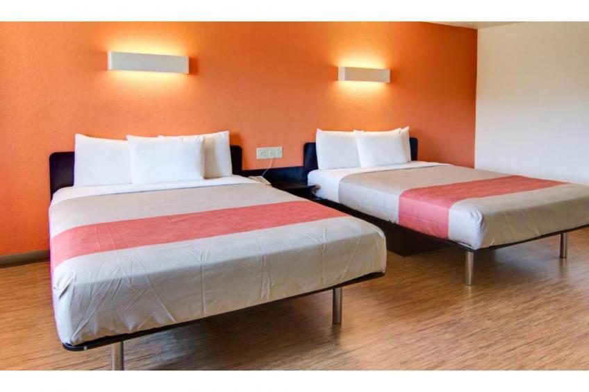 2 QUEEN BEDS  DELUXE NON-SMOKING - foto 10