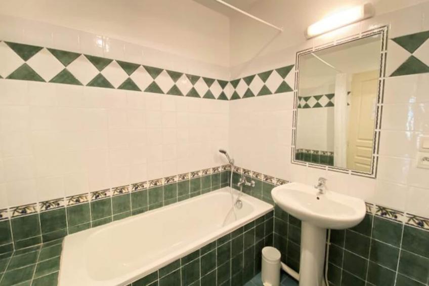 04b2 : Beau Studio Dans Un Mas Provençal - Piscine - foto 18