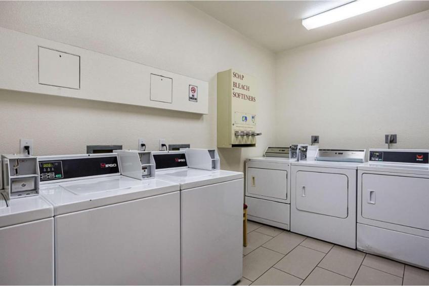 1 Queen Bed  Non-Smoking - foto 23
