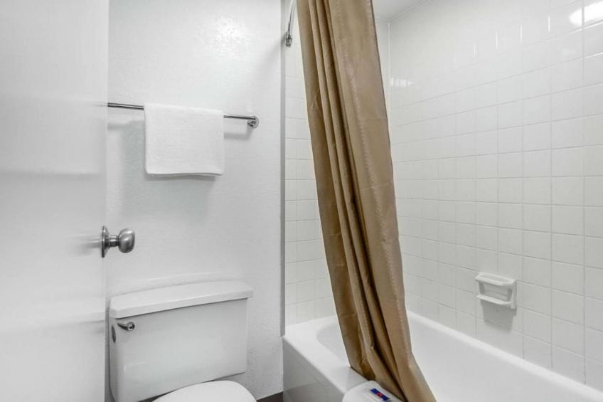 1 Queen Bed  ADA/Tub/Micfridge - foto 21