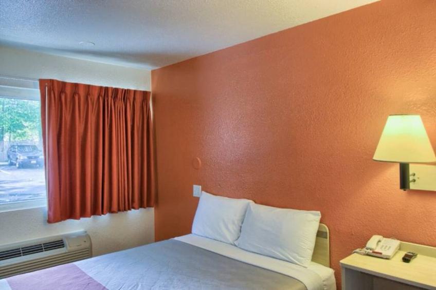 1 Queen Bed  Non-Smoking - foto 3