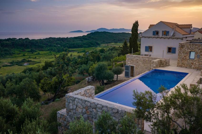 Villa Ella mit Infinity-Pool