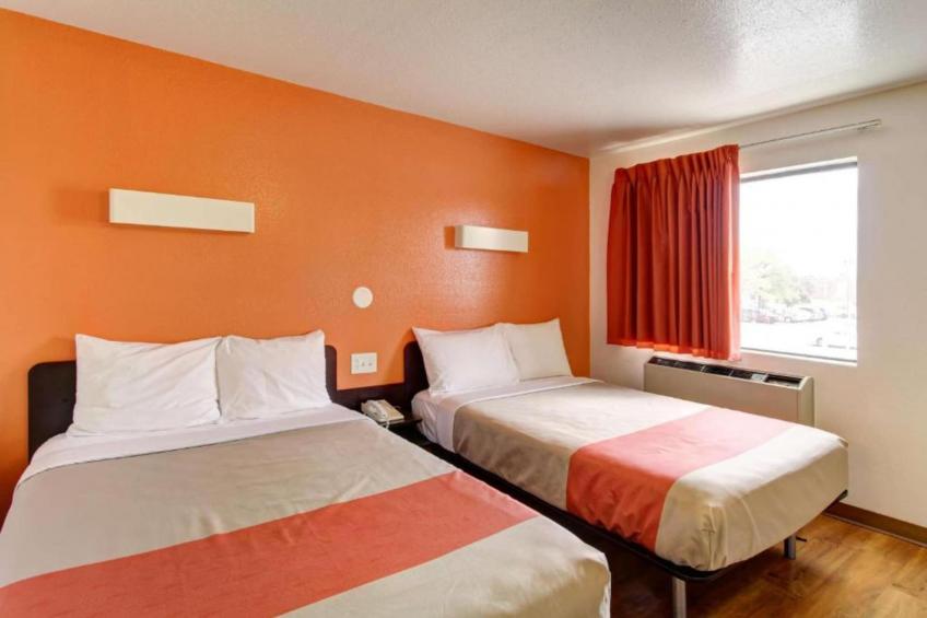 2 Full Beds  Non-Smoking