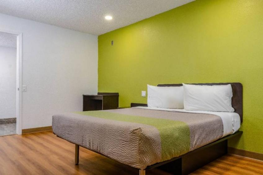 1 Queen Bed  ADA/RI Shower/Non-Smoking - foto 26