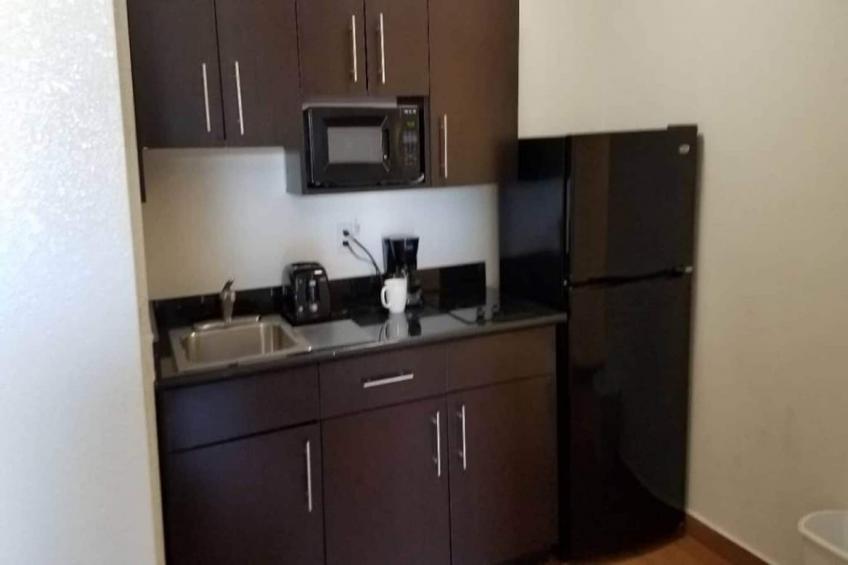 1 Queen Bed  Non-Smoking Kitchen - foto 29