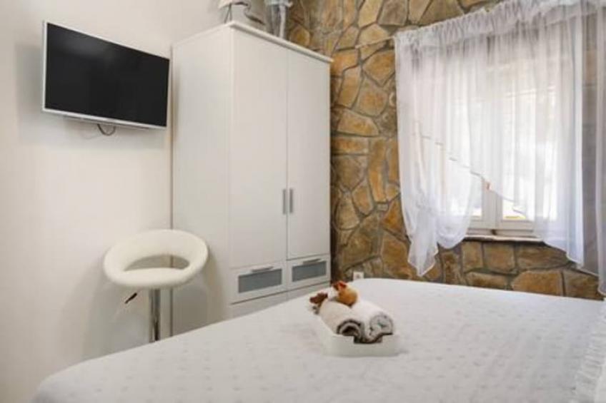 Holiday Home Lišnjak - Three Bedroom Holiday Home with Pool