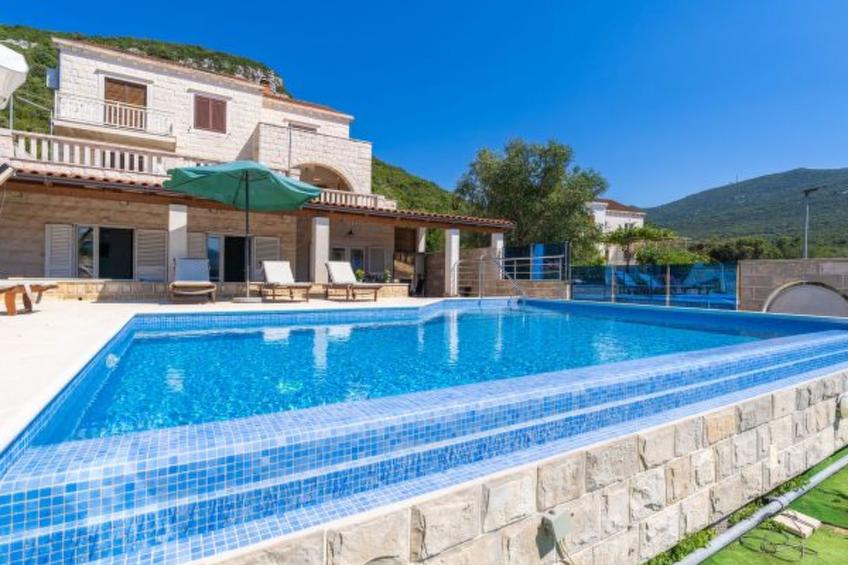 Beachfront Apartment house Hon with pool - foto 5