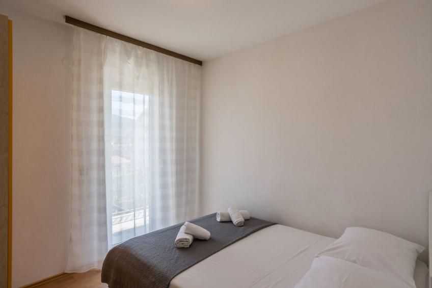 Tihana mit mediterranem Garten - foto 30