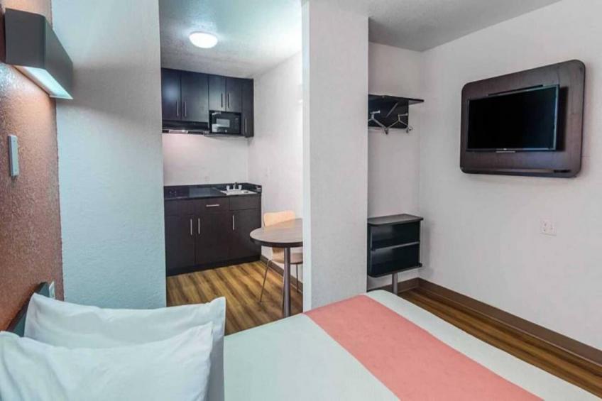 1 QUEEN BED  NON-SMOKING KITCHEN - foto 20