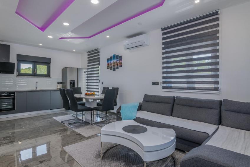 "Villa Enie" mit eigenem Pool - foto 9