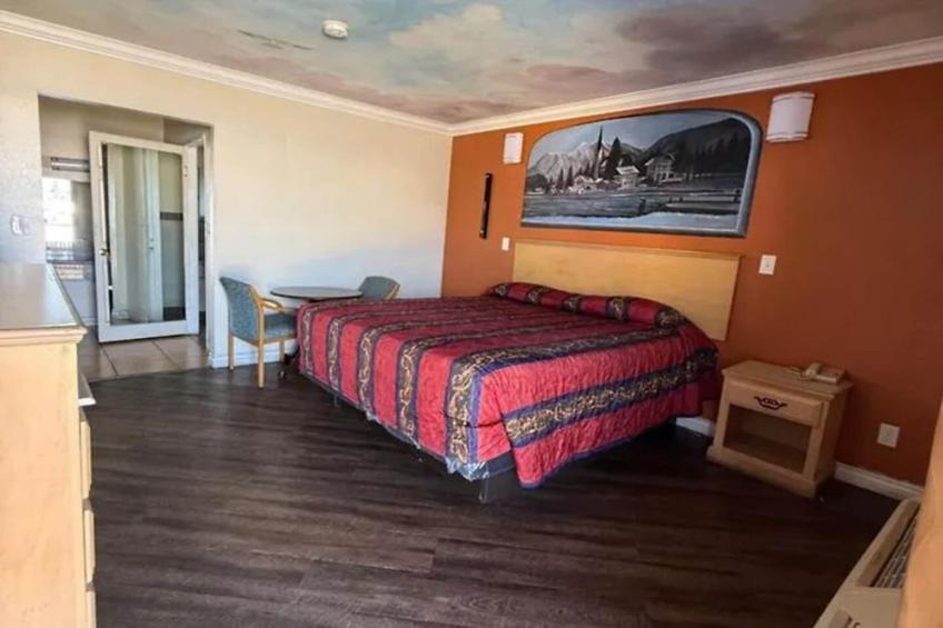 3 Queen Beds Smoking - foto 11
