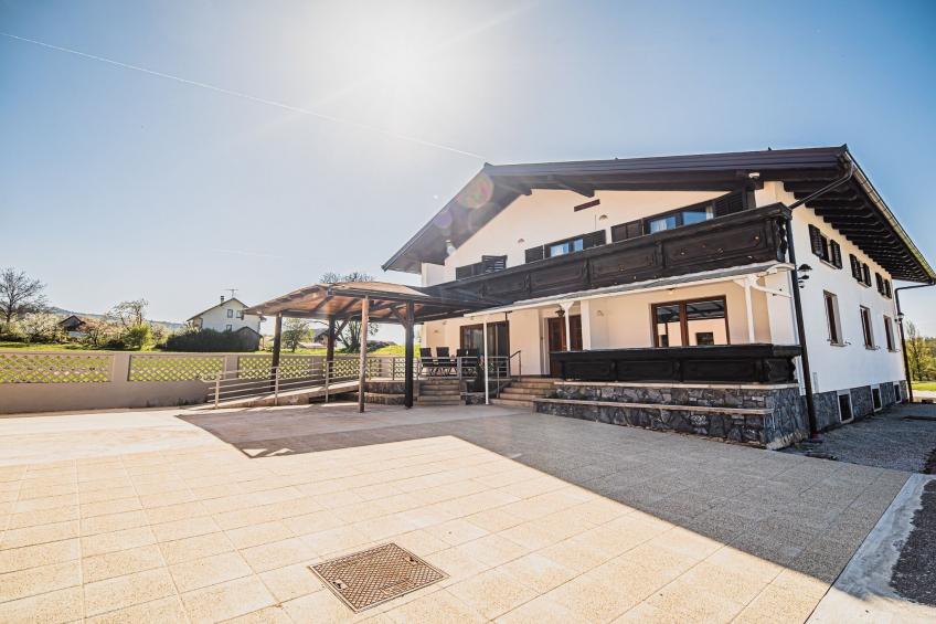 Cozy Luxe Holiday Home with Natural Thermal Bath - Seven Bedroom Holiday Home - foto 31