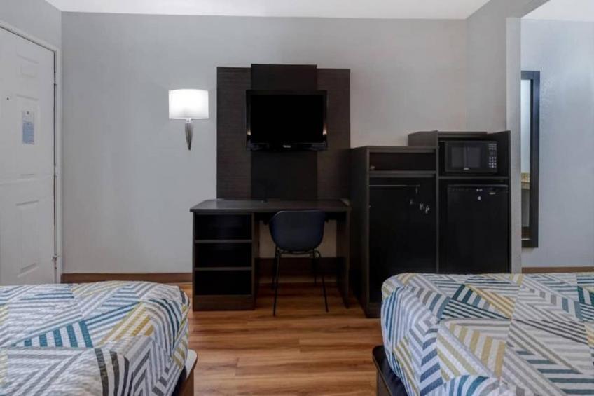2 Queen Beds  Non-Smoking Micfridge - foto 9