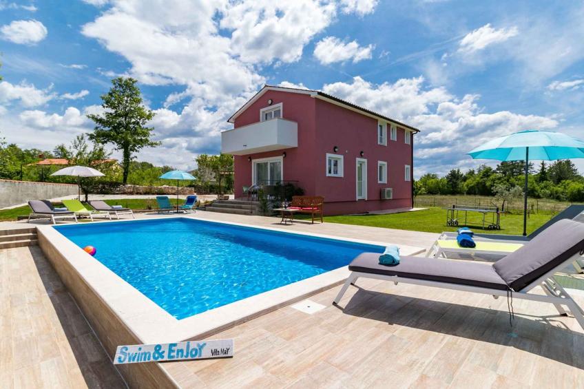 Villa for max 9 people with pool and garden - BF-CMCRJ