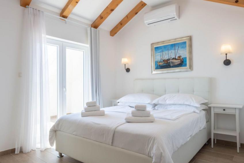 3 Schlafzimmer Villa mit beheiztem Pool und Meerblick - foto 35