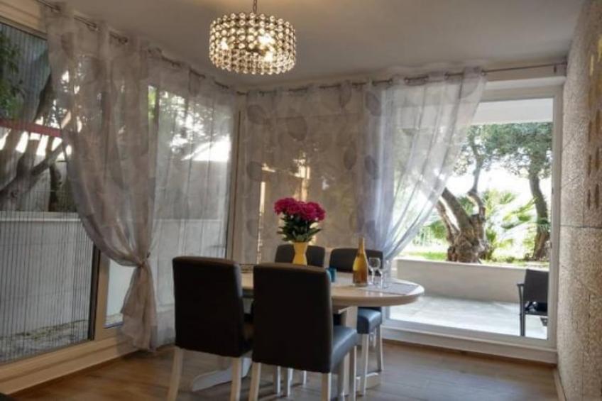 Apartment Hitri - One Bedroom Apartment with Terrace and Garden View - foto 5