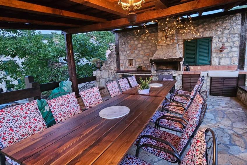 Authentic Dalmatian Hillside Escape with Pool, Sauna & BBQ - Seven Bedroom Holiday Home - foto 5