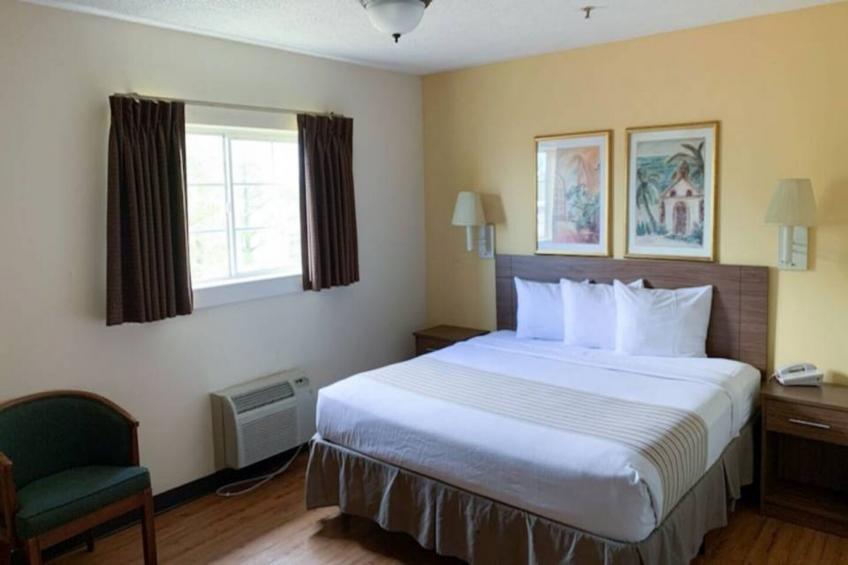 1 QUEEN BED  SMOKING KITCHEN - foto 8