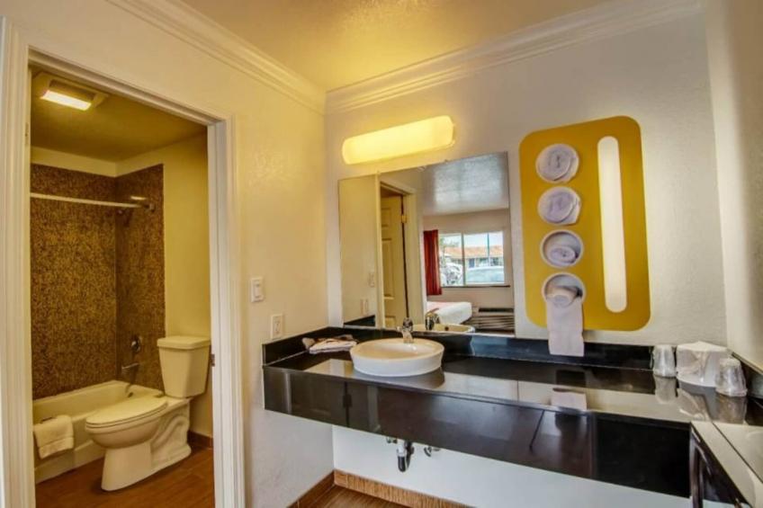 2 Queen Beds  Non-Smoking Micfridge - foto 9