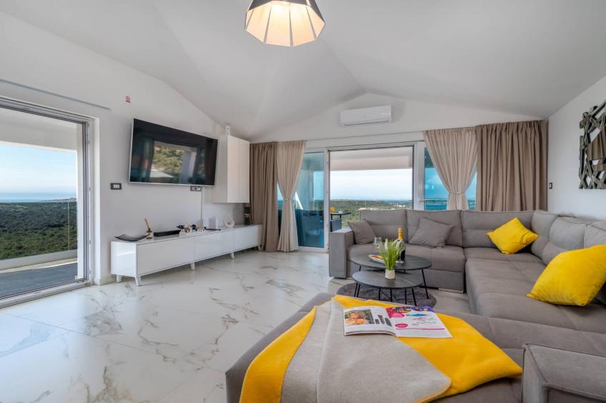 Luminous Infinity Villa with Pool and Gym - Six Bedroom Villa with Pool