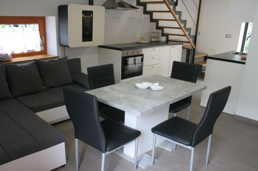 Riverside Rustic Ridge Apartments with Balcony - Two Bedroom Apartment with Balcony