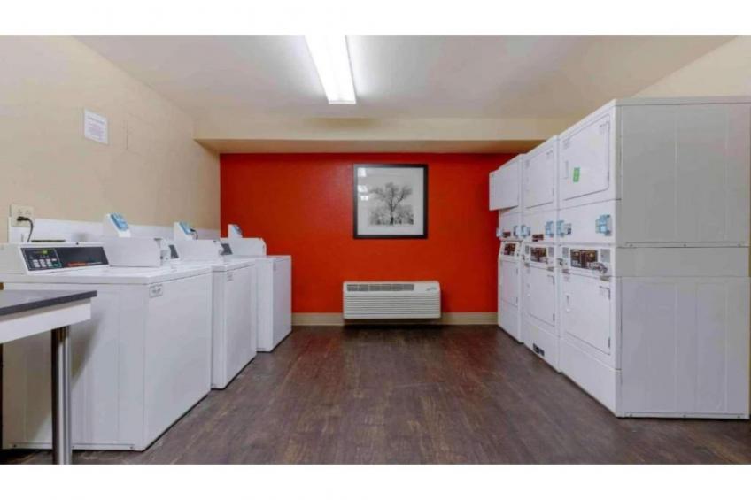 1 Queen Bed  Non-Smoking Kitchen - foto 13