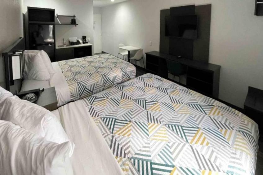 2 Queen Beds  Smoking Micfridge - foto 5