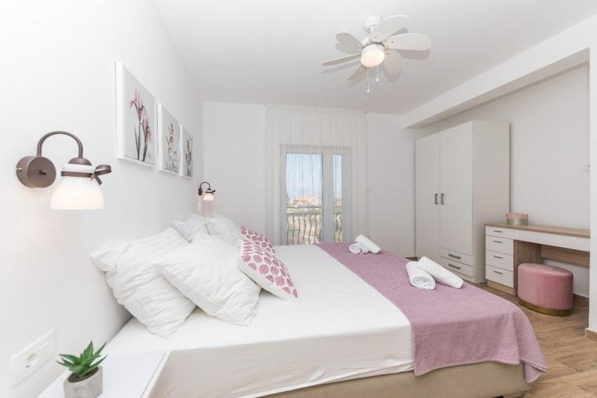 Scenic Elegant Trogir Villa with Pool - Five Bedroom Villa - foto 18