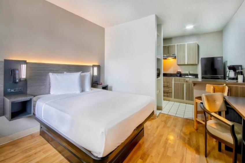1 QUEEN BED  ADA/RI SHOWER - foto 7