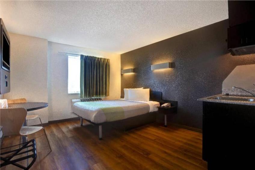 1 Queen Bed  ADA/Tub - foto 17