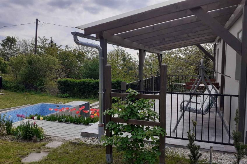 Maison de vacances familial avec piscine et aire de jeux pour enfants - BF-JBP6R