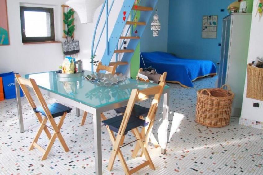 Studio mit Balkonblick ins bergige Grüne - foto 4