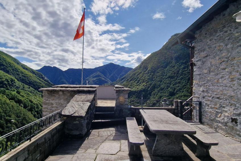 Chalet in den sonnigen Schweizer Südalpen