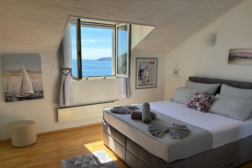 Indy's Beach Apartments -Two Bedroom Apartment with Balcony and Sea View - foto 25