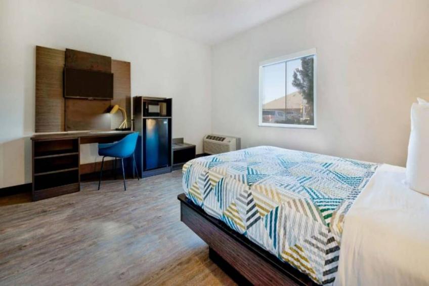 1 King Bed  Non-Smoking Micfridge - foto 10