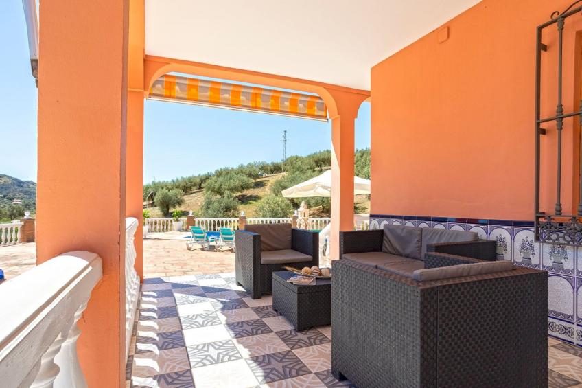 Familienhaus mit großzügigen Außenanlagen - foto 7