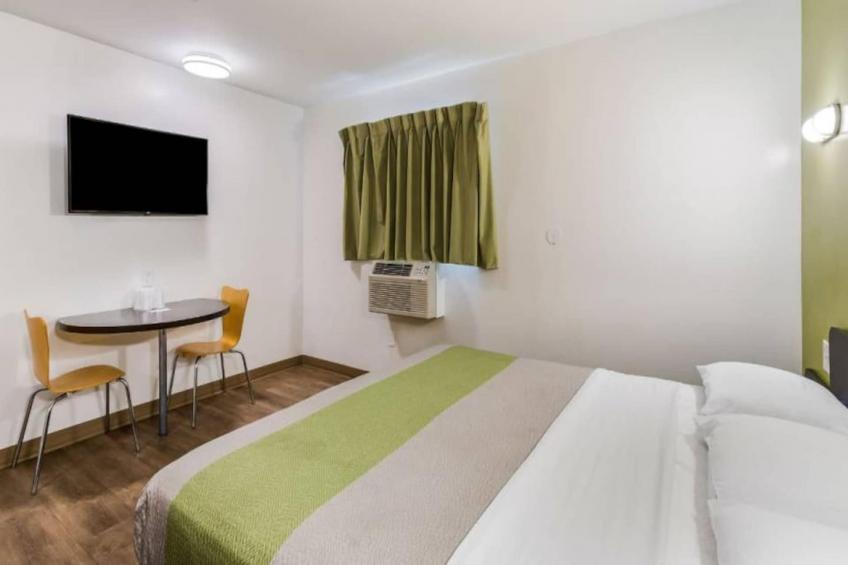 1 Queen Bed  ADA/RI Shower/Non-Smoking - foto 15