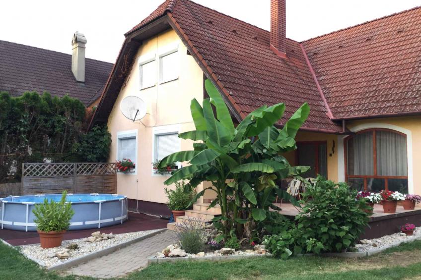 Holiday apartment with garden and balcony - BF-NJZN