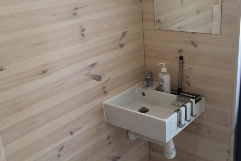 Hausboot für zwei Personen mit Kamin und Terrasse - foto 13