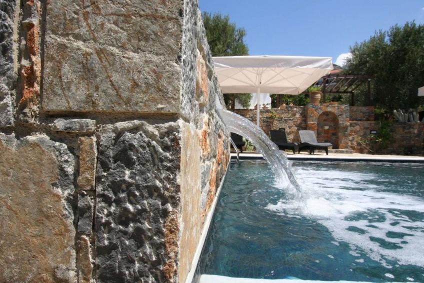 Wohnung mit Pool im Blumenparadies