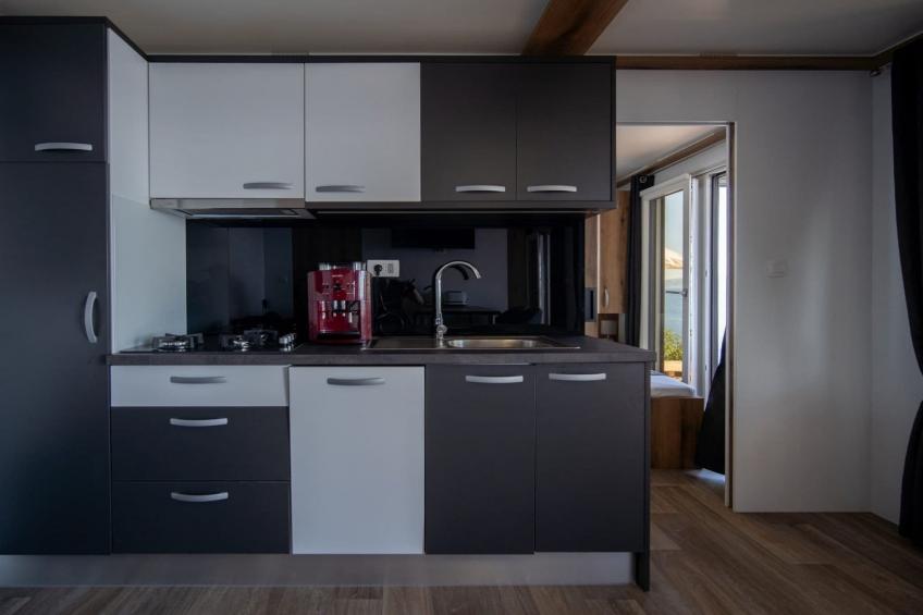 Seaside Deluxe Escape at Klenovica Camping - Two Bedroom Mobile Home with Hot-Tub  (owner 419) - foto 7