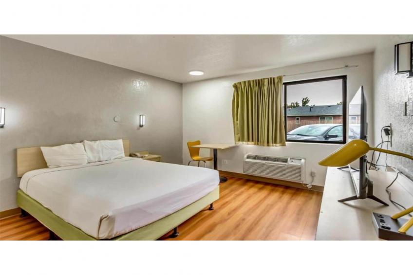 1 Full Bed  Non-Smoking Micfridge - foto 7