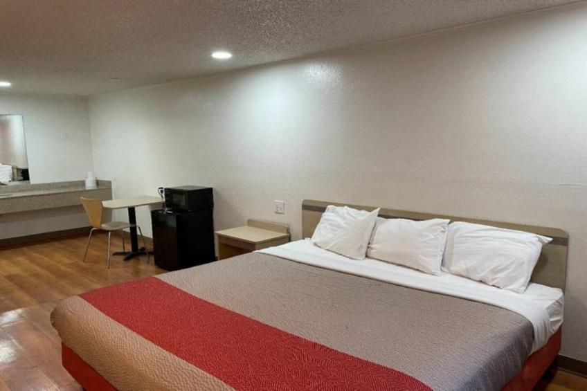 1 King Bed  Non-Smoking Micfridge