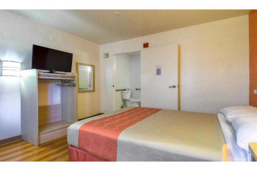 1 Queen Bed  Non-Smoking - foto 25