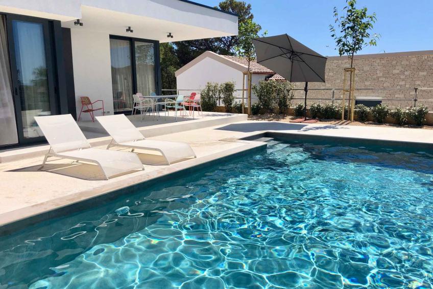 Maison de vacances avec piscine et terrasse - BF-N52NR