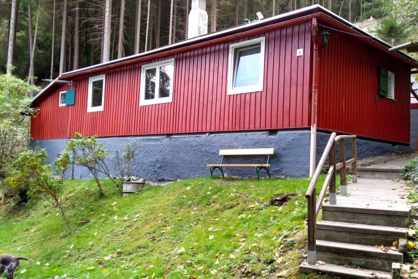 Schöne Hütte im Waldstück in Königsee-Querbachhütte