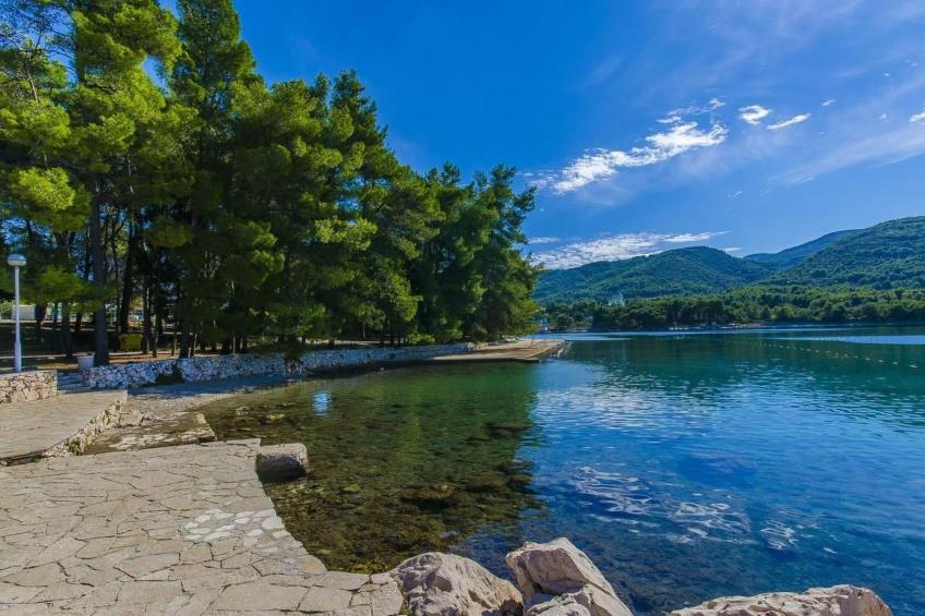 Tihana mit mediterranem Garten - foto 40