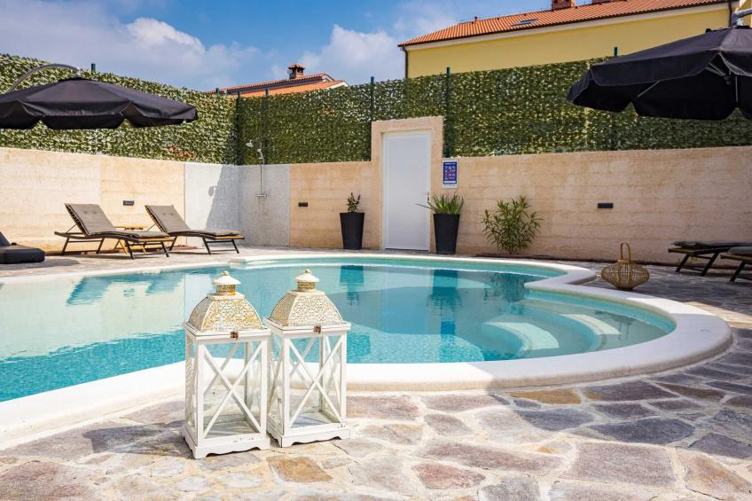 Villa Nur Amela with Pool, Jacuzzi, Darts - foto 9