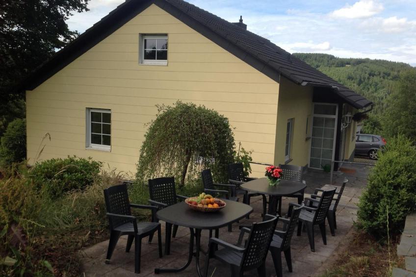 Großes, modernes Ferienhaus mit Terrasse