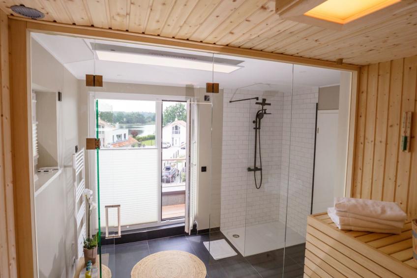 Modernes Ferienhaus mit Sauna, Seeblick, Dachterrasse und Garten - foto 29